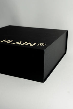 Geschenk-Set Flacon & Refill | NO. 5 | EMBRACE | Zedernholz · Rosmarin in PLAIN B Magnetbox