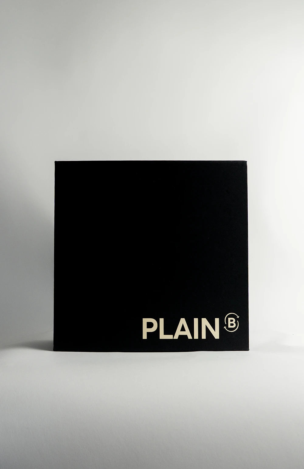 Geschenk-Set Flacon & Refill | NO. 5 | EMBRACE | Zedernholz · Rosmarin in PLAIN B Magnetbox