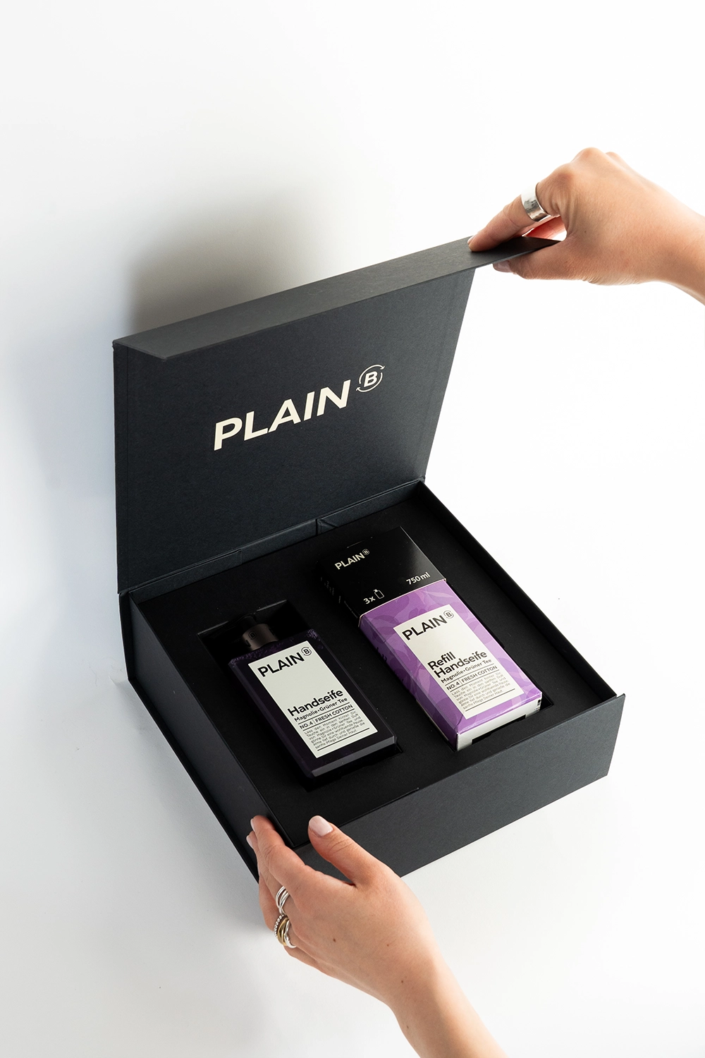 Geschenk-Set Flacon & Refill | NO. 4 | FRESH COTTON | Magnolie • Grüner Tee in PLAIN B Magnetbox